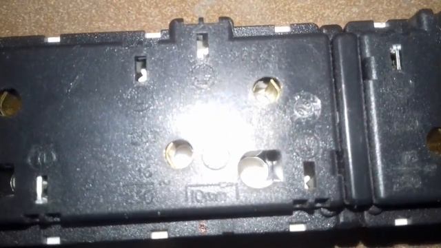 Розетка тройник DVE белая смотреть онлайн