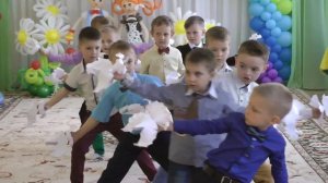 Танец с голубями на выпускном балу 2017. Муз.  рук.  Харламова Т.  Д.