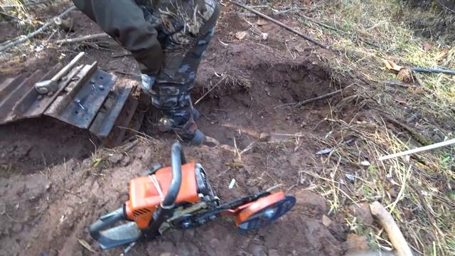 НАШЛИ ГУСЕНИЦУ ОТ БУЛЬДОЗЕРА!!! ПРОБУЕМ РАСПИЛИТЬ!!! МЕТАЛЛО КОП!!!!! смотреть онлайн