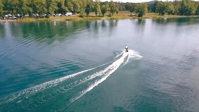 На снегоходе Ski-Doo Summit X через водоём в Парке Культуры и Отдыха смотреть онлайн