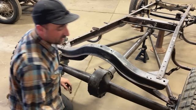 Double Your Garage Space for FREE?!!? 1930 Model A Ford Coupe Body Goes Back On! Lowering Made EZ смотреть онлайн