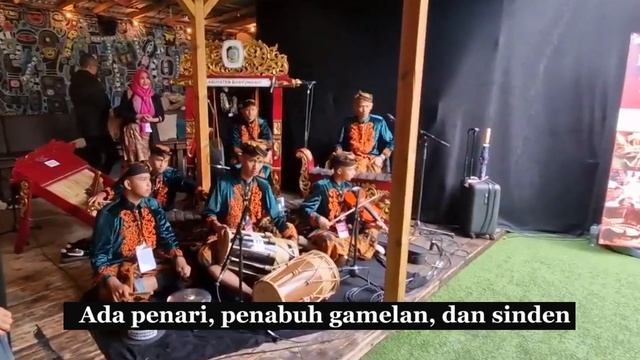 Duta Seni Pelajar Banyuwangi Tampil di London смотреть онлайн
