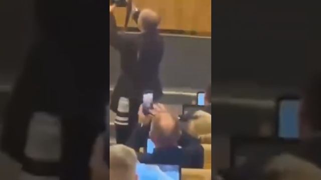 ? Пенсионеру, который задержал грабителя в Щелково, подарили сертификат на автомобиль — «Ниву» ?♂️ смотреть онлайн