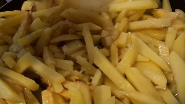 ЖАРЕНАЯ КАРТОШКА С ШАМПИНЬОНАМИ. РЕЦЕПТ ОЧЕНЬ ВКУСНОЙ ЖАРЕНОЙ КАРТОШКИ С ГРИБАМИ смотреть онлайн