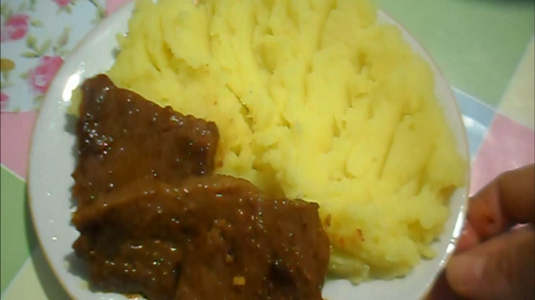 Вкуснейший нежный шашлык на сковороде из говядины с румяной корочкой. Нежное сочное мясо на обед смотреть онлайн