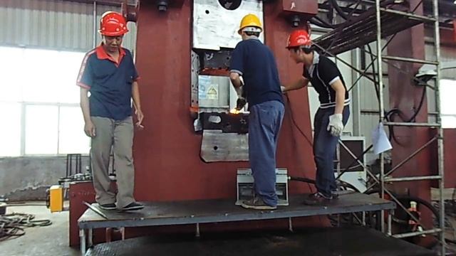 точность ковки 31.5 KJ кузнечный молот, гидравлический молот смотреть онлайн