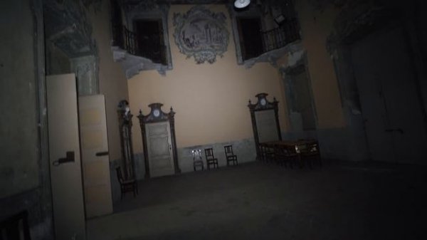 FOUND DECAYING TREASURE! | Ancient Abandoned Italian Palace Totally Frozen in Time