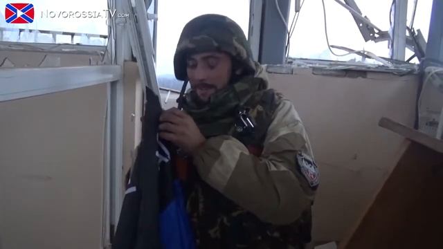 Флаг батальона Сомали над взлетной полосой донецкого аэропорта1 смотреть онлайн