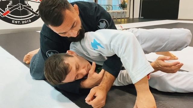 3 неожиданных удушающих из бокового удержания в BJJ смотреть онлайн
