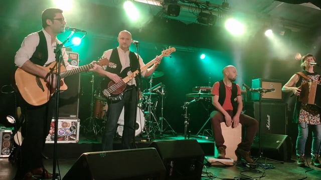Les Evranneur's, Les filles de Lorient смотреть онлайн