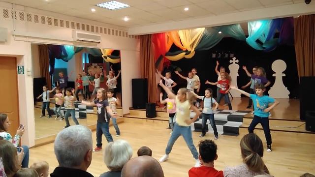 "Раз-ладошка, два-ладошка", "Конфетти" - первый концерт Даши смотреть онлайн