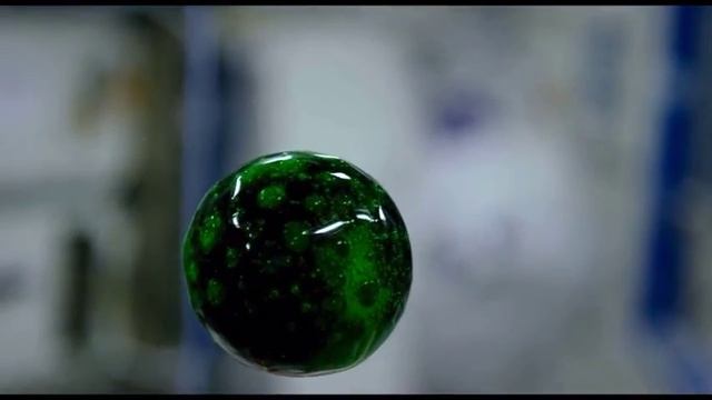 Делаем крутые штуки в космосе с водой, пищевыми красителями и антацидными таблетками.mp4 смотреть онлайн