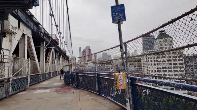 Walking Over Manhattan Bridge with Brooklyn Bridge And New York City Skyline Views смотреть онлайн