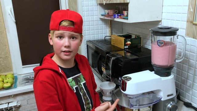 Ну, оОчень вкусный - Фруктово-Ягодный Смузи Челендж ???? Smoothie Challenge! смотреть онлайн