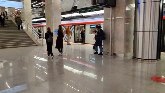 Метро Сокольники на БКЛ, архитектурный памятник во славу метростроителей #Moscow, #metro #Sokolniki смотреть онлайн