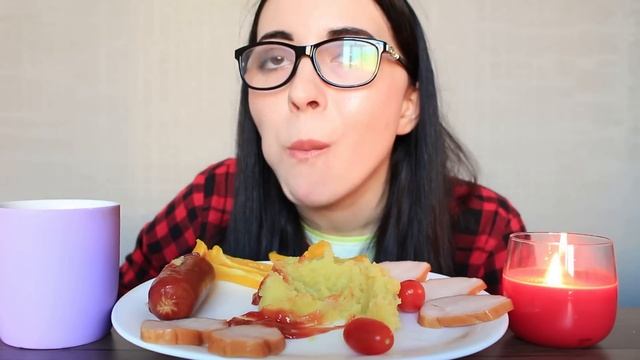 ОБИЖАЮ МАМУ? СНИМАЮ ТОЛЬКО СЕБЕ??  Mukbang Ayka Emilly