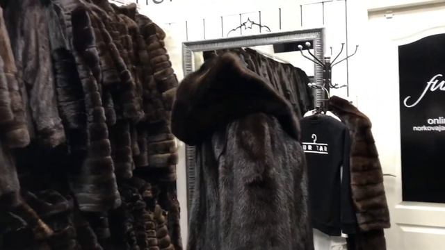 Норковый полушубок с капюшоном женский