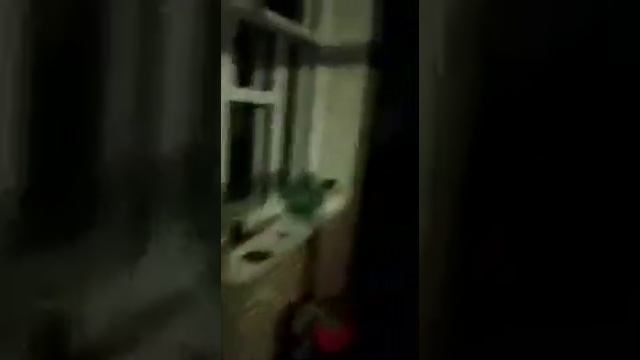 Течет говно, принцесса спит . ?? смотреть онлайн