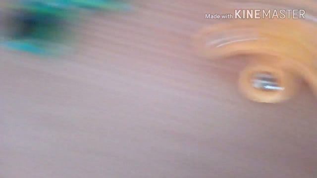 Всем привет свами Канал Дамира сегодня посмотрим какой спиннер крутится дольше всех смотреть онлайн