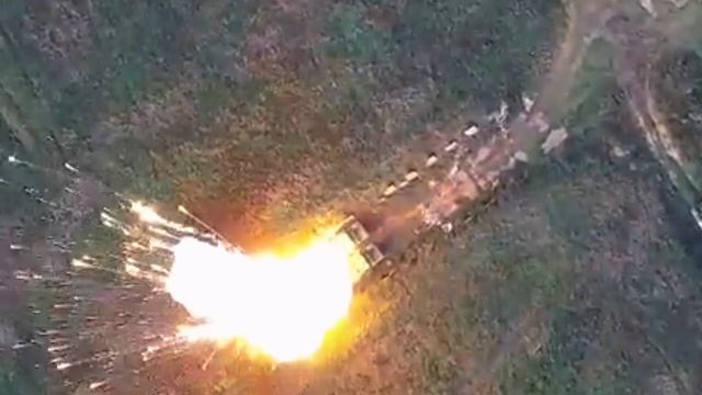 Уничтожение ПВО С-300 ВСУ Украины российским беспилотником "Ланцет" смотреть онлайн