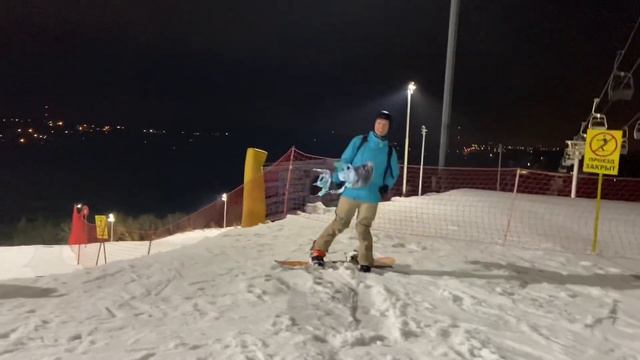 ПЕРВЫЙ РАЗ на СНОУБОРДЕ в МОСКВЕ | РОССИЯ | Lần đầu TRƯỢT VÁN TUYẾT snowboarding ở MOSCOW смотреть онлайн