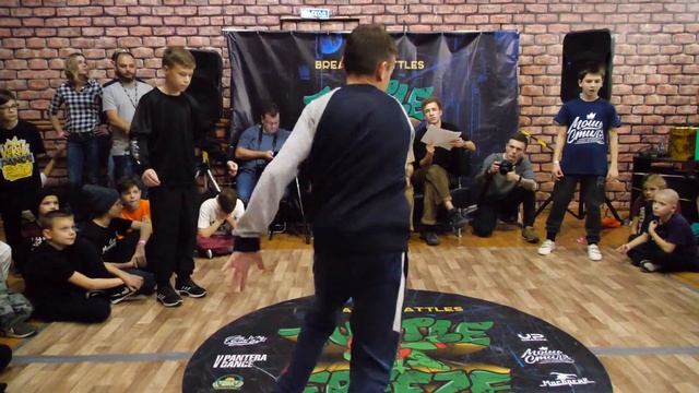 bboy ArtMax vs bboy Соловей vs bboy Lastik vs Shaker - брейкданс чемпионат TurtleFreeze Battle смотреть онлайн