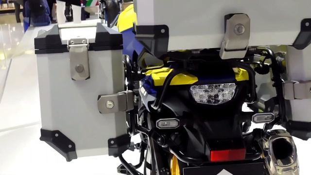 2023 Suzuki V-Strom 800DE Walkaround Review смотреть онлайн