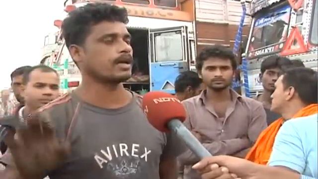 No Hires Among Thousands Of Truckers Stranded Jobless Amid Cash Crunch смотреть онлайн