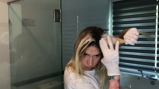 Осветление корней самостоятельно в технике шатуш | IGORA Vario blond смотреть онлайн