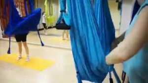 Детская йога в гамаках