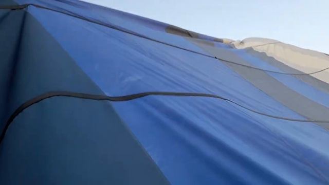 Как сдувают воздушный шар смотреть онлайн