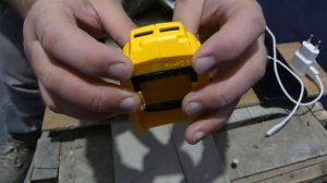 Адаптер USB зарядного устройства DeWALT DCB090 (Повербанк)