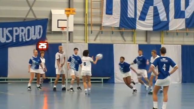 20081129 De Meeuwen-OVVO/De Kroon - Hanneke Bolleman scoort vrije bal voor De Meeuwen смотреть онлайн