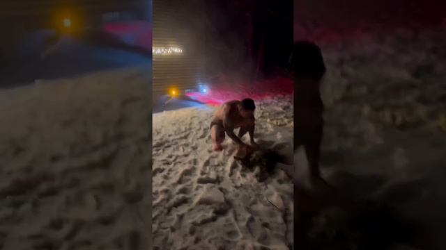 Баня зимой. Новогодняя Атмосфера в зимнем лесу. смотреть онлайн