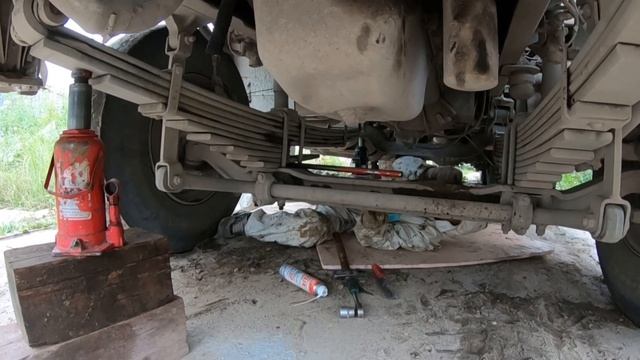 Замена передних и задних рессор. Shacman F2000