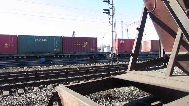 Тепловоз 2ТЭ116к-1029 с товарным поездом, СПб / Dieselloc 2TE116k-1029 with freight train, SPb смотреть онлайн