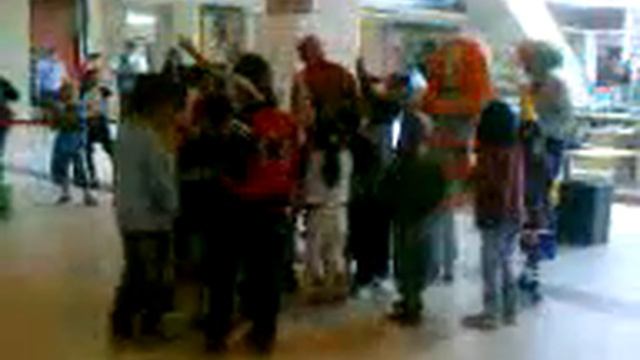 Клоуны в ТРЦ "Бишкек Парк"е смотреть онлайн