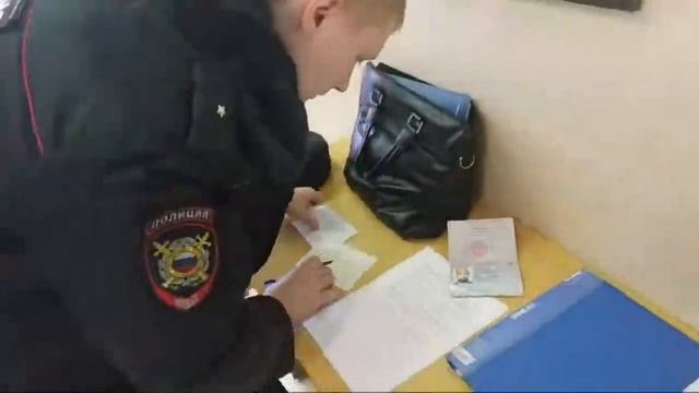 Live, Боязливый Полицейский И Поганая Столовая В Суде смотреть онлайн