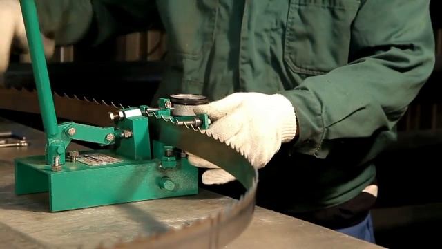 Разводной станок ТАЙГА для ленточных пил смотреть онлайн