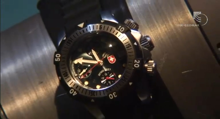 Часы для дайверов CX Swiss Military Watch 20000 Feet из Книги Рекордов Гиннеса погрузили на 6000 м