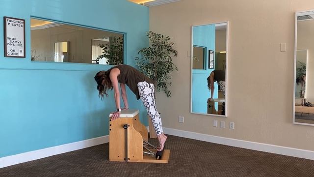 Pilates Chair Workout ~ Quick, Sweaty & Effective смотреть онлайн