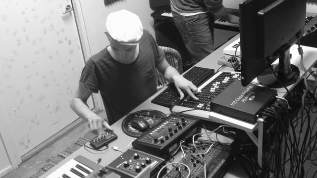 Solid Snake Jam Session 001 (2015-04-16) смотреть онлайн