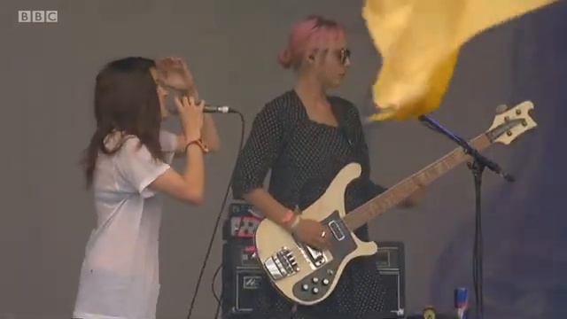 Warpaint 2014-06-28 Glastonbury Festival, Pilton, England [468p] смотреть онлайн