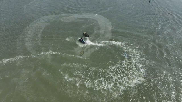 Mavic 3 Jet-skis Chase Aerial Perspective Brooklyn NY 4K смотреть онлайн