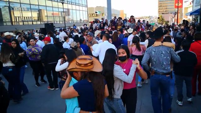 así se baila de bonito en Chihuahua 🕺💃👣 смотреть онлайн