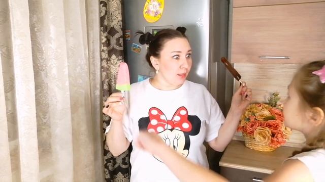 Полина играет с мороженым/ История о том как у Полины украли мороженое смотреть онлайн