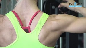 Как девушкам тренировать руки и плечи в тренажерном зале: советы Ольги Демчук