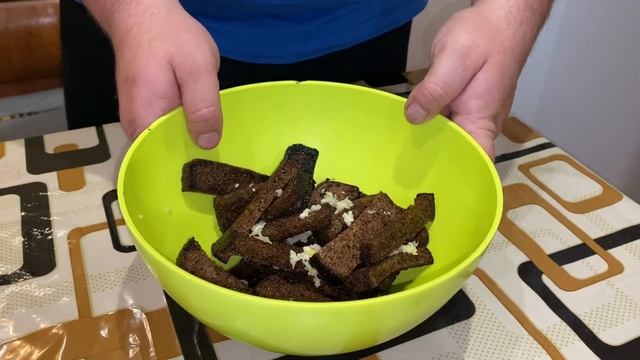 ЧЕСНОЧНЫЕ ГРЕНКИ! К пиву то что нада ! / Домашние сухарики с чесноком