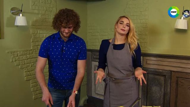 аппетитная Татьяна Котова печет пышные блины на масленицу смотреть онлайн