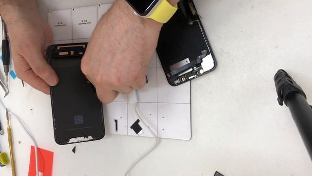 Замена экрана на iPhone XR смотреть онлайн